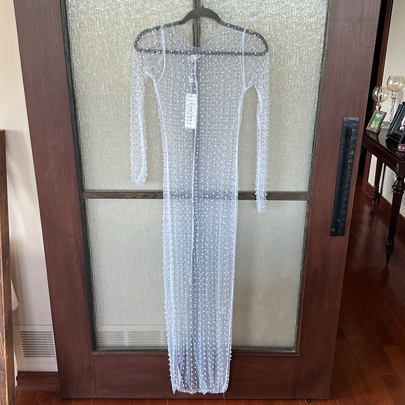 Champagne Nights Mesh Dress Revolve
Beach Bunny size small, New with Tags - Picture 6 of 13